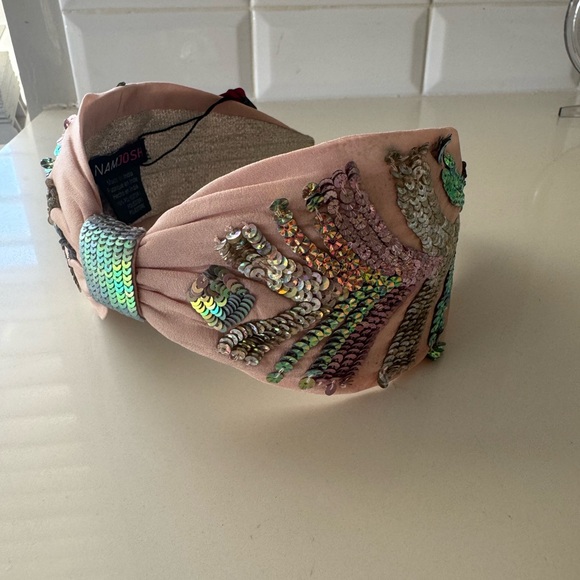 Namjosh Elegant Sequin Embellished Blush Headband - Picture 5 of 8